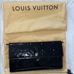 Authentic Louis Vuitton Monogram Vernis wallet